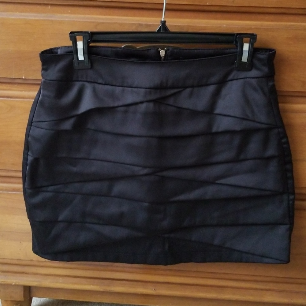 ⬇️👍 Forever 21 black bandage style skirt sz L
